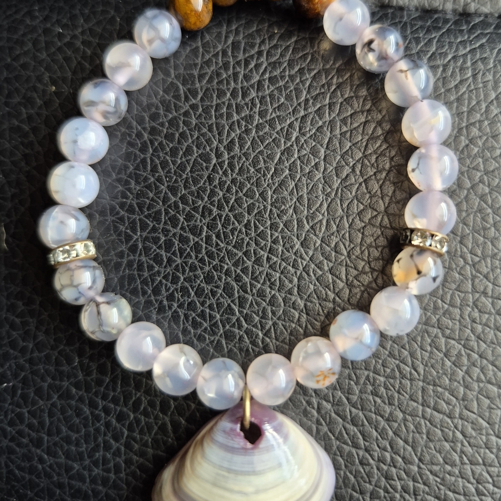 Handmade Natural Seashell and Black Dragon Vein Agate Braclet! - Picture 3 of 8